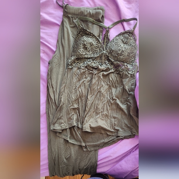 Pajama set - Picture 2 of 3